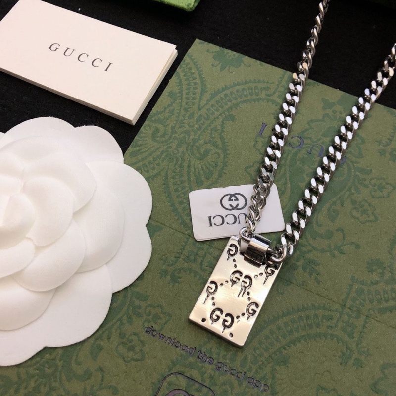 G*u*i necklaces